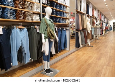 Queensbay mall Images, Stock Photos & Vectors | Shutterstock