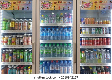 PENANG, MALAYSIA - 4 AUG 2021: View Of Huge Glass Fridge With Various Choice Beverages In FamilyMart, Penang. FamilyMart Is Japanese Convenience Store Franchise Chain In Japan And Operating In Asia. 