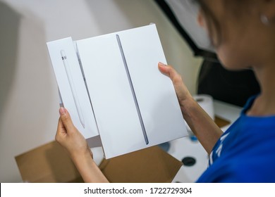 PENANG, MALAYSIA - APR 03, 2020: Asian Lady Hand Holding Brand New Apple IPad Air 3 (2019 Version) And Apple Pencil (first Generation) During The Open Box.