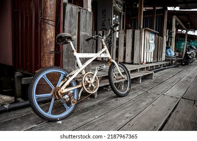 Penang, Malaysia - Aug 03 2022: An Old Bicycle Parked Next To An Old Wooden House