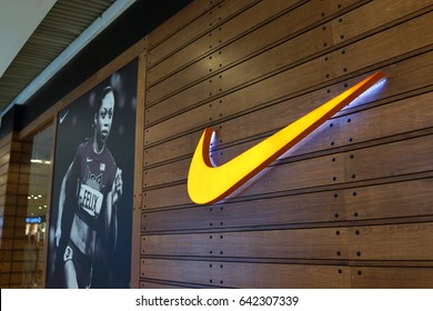 nike store queensbay mall