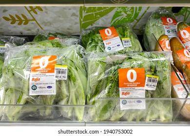 PENANG, MALAYSIA - NOV 16, 2020: Baba Brand Baba Insight 100% Organic Vegetable With Zero Pesticide On The Shelf Of AEON Queensbay Mall