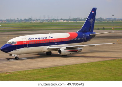 Penang/Malaysia Februar 9, 2015: Boeing 737 From Sriwijaya Air Landing At Penang Airport