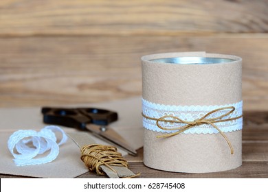 Pencils And Scissors Decorative Holder. Recycled Tin Can For Storage Of Stationery. Tin Can Embellished With Felt And Lace. Scissors, Felt Sheets And Lace On A Wooden Table. Closeup