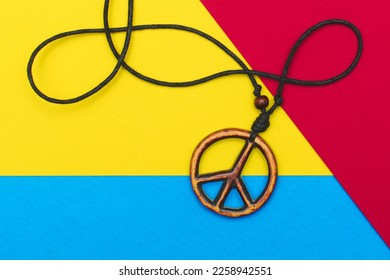 A pendant with symbol make love not war