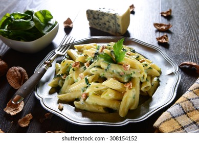 Penne Pasta With Gorgonzola Sauce And Spinach