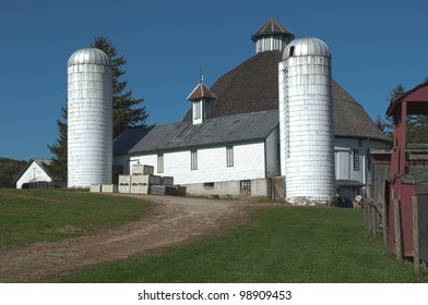 Pennsylvania Round Barn Silos Stock Photo 98909453 | Shutterstock