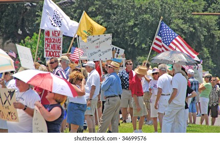 PENSACOLA, FLORIDA - JULY 4: Tea Party Attendees Gather As Part Of Nationwide Rallies To Protest Government Spending And Waste On July 4, 2009 In Pensacola, Florida.