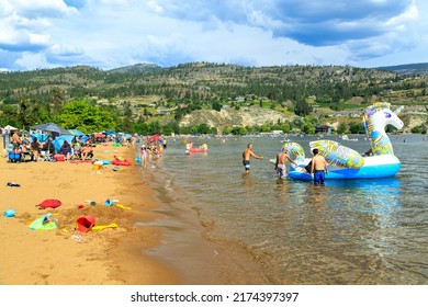 Penticton, British Columbia, Canada - July 1, 2022: Tourist On The Beach Of Skaha Lake During Canada Day And Summer Fun, Located In The Okanagan Valley In Penticton, British Columbia, Canada.