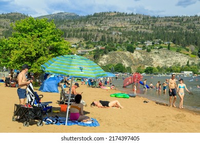 Penticton, British Columbia, Canada - July 1, 2022: Tourist On The Beach Of Skaha Lake During Canada Day And Summer Fun, Located In The Okanagan Valley In Penticton, British Columbia, Canada.