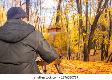 Penza Russia 0 9 10 2018 Artist Paints Autumn Landscape In A City Park