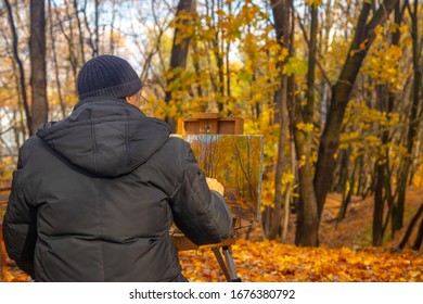 Penza Russia 0 9 10 2018 Artist Paints Autumn Landscape In A City Park