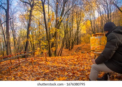 Penza Russia 0 9 10 2018 Artist Paints Autumn Landscape In A City Park