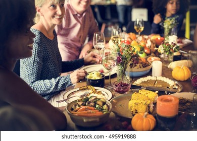 Menschen, die Thanksgiving-Feiertage-Tradition Konzept feiern