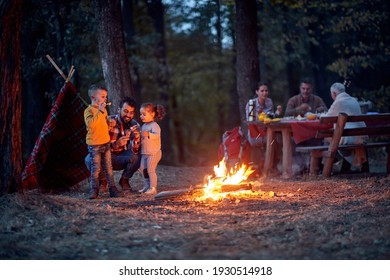 391,836 Campfire Images, Stock Photos & Vectors 