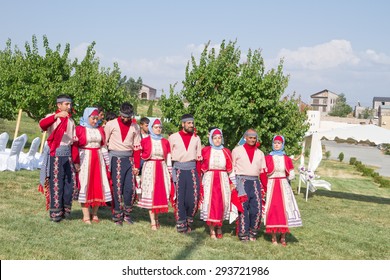 People Dance Armenian Folk Dances. July 4, 2015 Mr. Yerevan