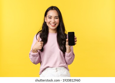 12,409 Asian girl showing phone Images, Stock Photos & Vectors ...