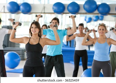 People with freeweights at a gym class