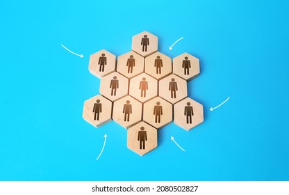 People gather in a group and form a topology snowflake shape. Self-organization and autonomy of teams. Business management. Organization. Team building teamwork. Hierarchical structure