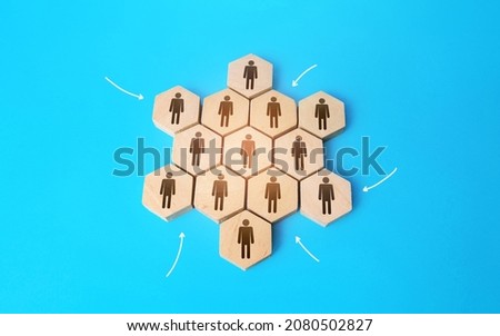 People gather in a group and form a topology snowflake shape. Self-organization and autonomy of teams. Business management. Organization. Team building teamwork. Hierarchical structure