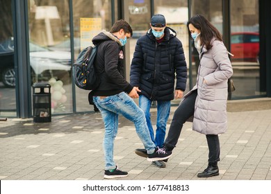 People Greeting With Foots. Alternative Handshake During Coronavirus Epidemic. Covid 19. Coronavirus Prevention. Non-contact Greeting. Foot Shake Style Of Greetings. Coronavirus Epidemic.