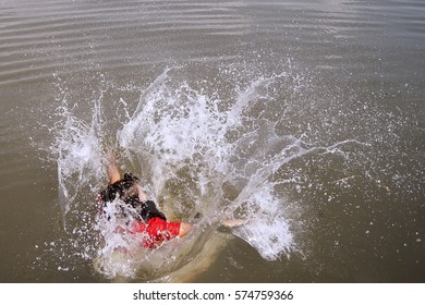 People jumping the water dispersion, People jumping, water diffusing
