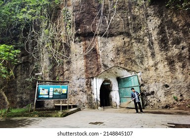 People Landmark Holland Cave Stone Dago Stock Photo 2148845107 ...