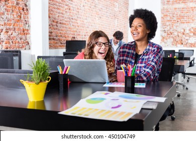 People Laughing Sitting Office Desk Laptop Colleagues Fun Joke Business Woman Casual Wear Together 