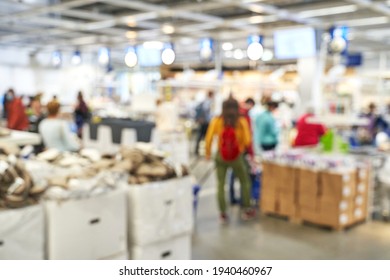 People Line In Supermarket. Bank Queue Checkout. Office Lobby Crowd. Wholesale At Mall. Hospital Service Registration. Exhibition Interior. Yellow Room. Copyspace