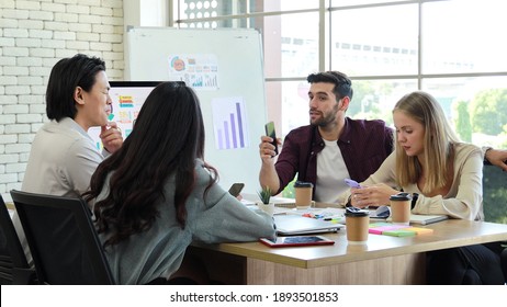 People Meeting Business Talk Planning Strategy Discussion Indoor 