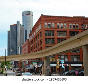 People Mover Track With The  Renaissance Center In The Background. 

Photo Taken On July 17, 2020 In Detroit, Michigan, Wayne County, USA.