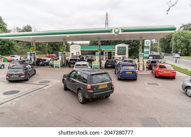 People Queue For At A BP Garage In Bury St Edmunds, Suffolk, UK. 25.09.21