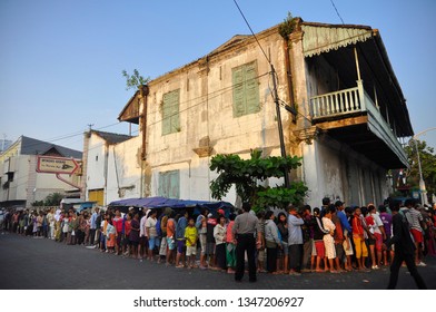 People Queued To Get Zakat In The House Of Haji Layung, The Old City Region, Semarang City, (Friday 11 July 2015).
