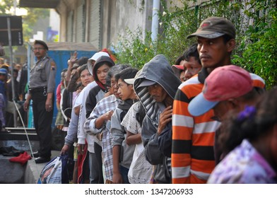 People Queued To Get Zakat In The House Of Haji Layung, The Old City Region, Semarang City, (Friday 11 July 2015).
