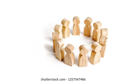 People Stand In A Circle On A White Background. Communication. Business Team, Teamwork, Team Spirit. Wooden Figures Of People. A Circle Of People. Discussion And Cooperation, Coordination Cooperation.