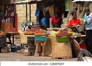 People At The Streetmarket Of Namitete In Malawi, 22. September 2012