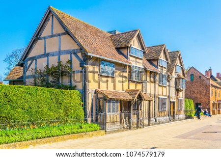 People are strolling next to the birth house of William Shakespeare in Stratford upon Avon, England
