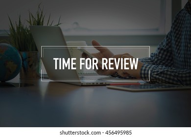 PEOPLE USING SMARTPHONE COMMUNICATION TECHNOLOGY  TIME FOR REVIEW OFFICE CONCEPT