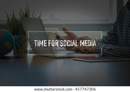 PEOPLE USING SMARTPHONE COMMUNICATION TECHNOLOGY  TIME FOR SOCIAL MEDIA OFFICE CONCEPT