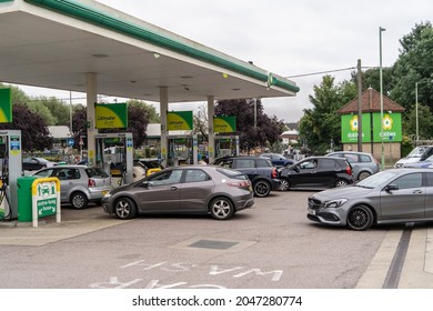 People Waiting To Pump Petrol During Fuel Crisis In Bury St Edmunds, Suffolk, UK. 25.09.21