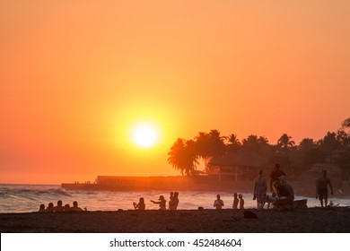 People Waiting For The Sunset At Playa El Tunco, El Salvador