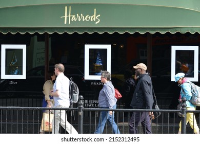 People Walk Past The World Famous Harrods Department Store On June 16, 2015 In London, UK. Opened In 1840 The Landmark Luxury Department Store Covers 80,000 Sqm Of Retail Space In Central London.