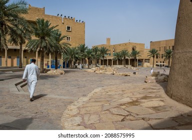 People Walking Outside The Masmak Fort (1867), A Clay And Mudbrick Fort In Riyadh, Saudi Arabia. It Played An Integral Role In The Unification Of Saudi Arabia And Was Converted Into A Museum In 1995