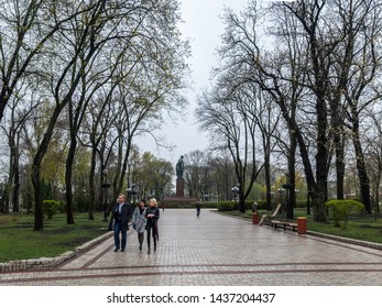 Pepole Are Walking On The Way In Tarasa Shevchenko Park (Kyiv Kiev Ukraine 12.04.2019 14:49:17) 