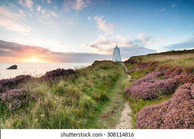 The pepperpot lighthouse on cliffs above Portreath harbour in Cornwall - Powered by Shutterstock