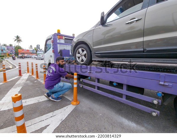 Perak, Malaysia - Aug 7, 2022 : Setting
up the broken car on the truck for
transportation.