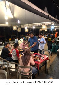 Perak,Malaysia-23 December 2018:A Group Of Friends Eat Together At A Famous Steamboat Restaurant,Bamboo Steamboat. Variety Of Food Are Served Here Including Malay Dishes, Thai Food And Seafood.