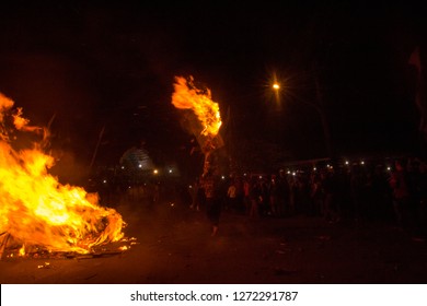 Perang Obor Torch War People Join Stock Photo Edit Now 1272291787