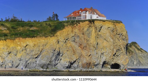 PERCE QUEBEC CANJADA 08 20 2012: Laval University International Summer House In Front The Perce Rock