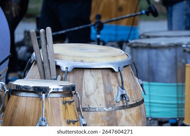 Percussion instruments of different sizes.